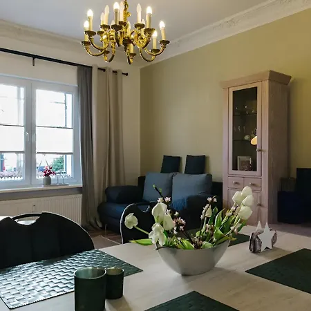 2 Charlottchen Daire *